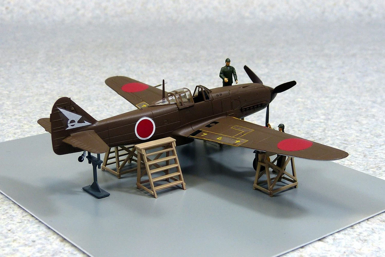 Aoshima 1/72 Kawasaki Type 3 Ki-61-II-Kai Ver.2 Plastic Model - Image 3