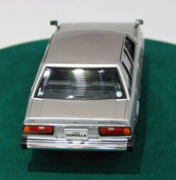 Aoshima 22283 E70 Toyota Corolla DX Sedan Late Version 1/24 Scale Kit